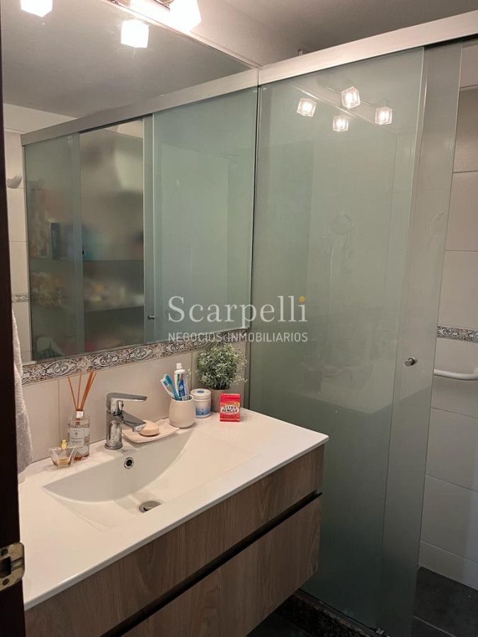 Apartamento ID.46396 - Buceo Venta Apartamento como a estrenar con terminaciones mejoradas muy próximo a la Rambla en calle muy tranquila.-