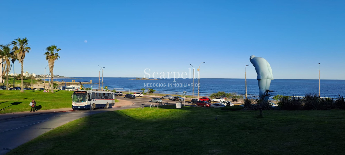 Apartamento ID.46396 - Buceo Venta Apartamento como a estrenar con terminaciones mejoradas muy próximo a la Rambla en calle muy tranquila.-