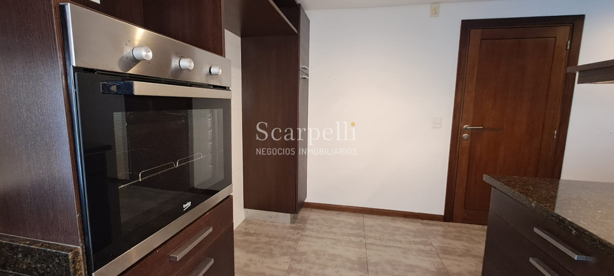 Apartamento ID.47976 - Carrasco Clásico Alquiler Apartamento Categoría Alte. Harwood Próximo Lawn Tennis y Arocena