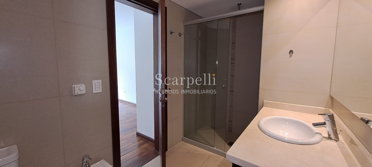 Apartamento ID.47976 - Carrasco Clásico Alquiler Apartamento Categoría Alte. Harwood Próximo Lawn Tennis y Arocena