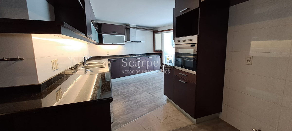 Apartamento ID.47976 - Carrasco Clásico Alquiler Apartamento Categoría Alte. Harwood Próximo Lawn Tennis y Arocena