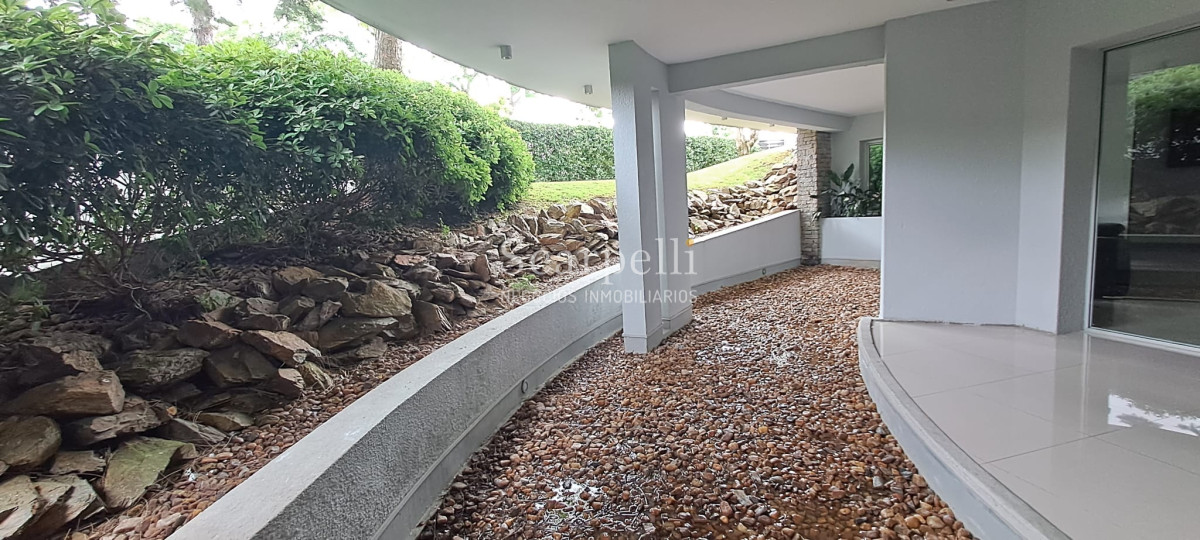 Apartamento ID.47976 - Carrasco Clásico Alquiler Apartamento Categoría Alte. Harwood Próximo Lawn Tennis y Arocena