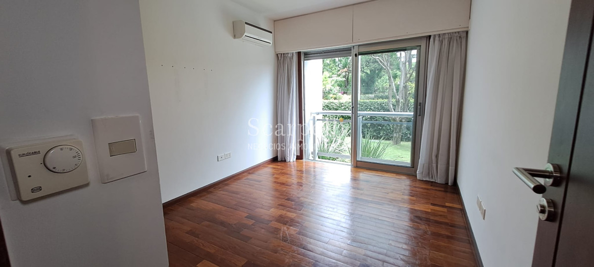 Apartamento ID.47976 - Carrasco Clásico Alquiler Apartamento Categoría Alte. Harwood Próximo Lawn Tennis y Arocena