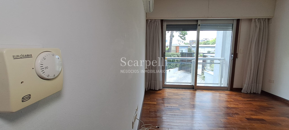 Apartamento ID.47976 - Carrasco Clásico Alquiler Apartamento Categoría Alte. Harwood Próximo Lawn Tennis y Arocena