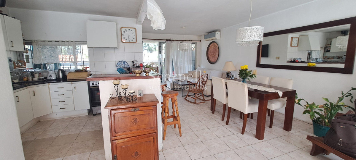 Apartamento ID.48615 - Alquiler Apartamento Carrasco 1 dormitorio Living  Estufa leña Gran terraza parrillero scarpelli