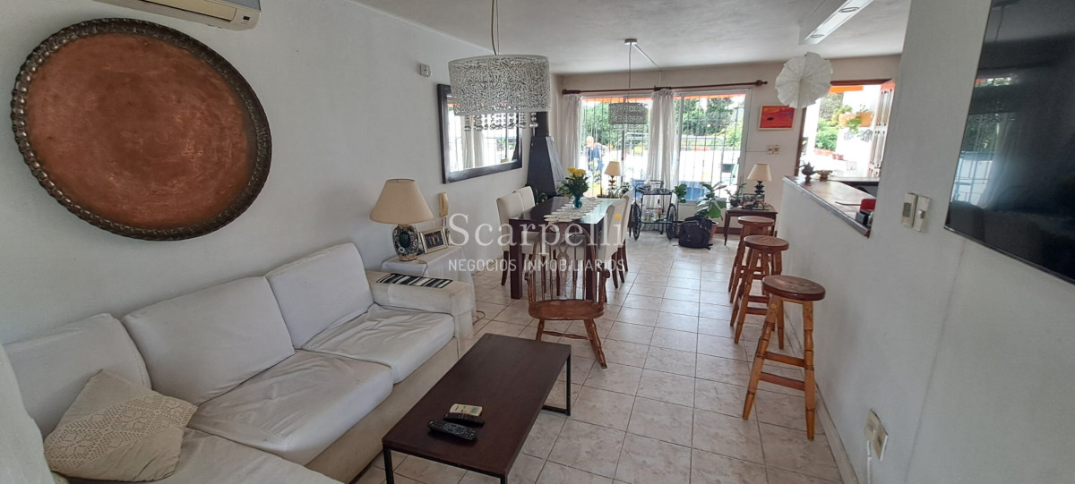 Apartamento ID.48615 - Alquiler Apartamento Carrasco 1 dormitorio Living  Estufa leña Gran terraza parrillero scarpelli