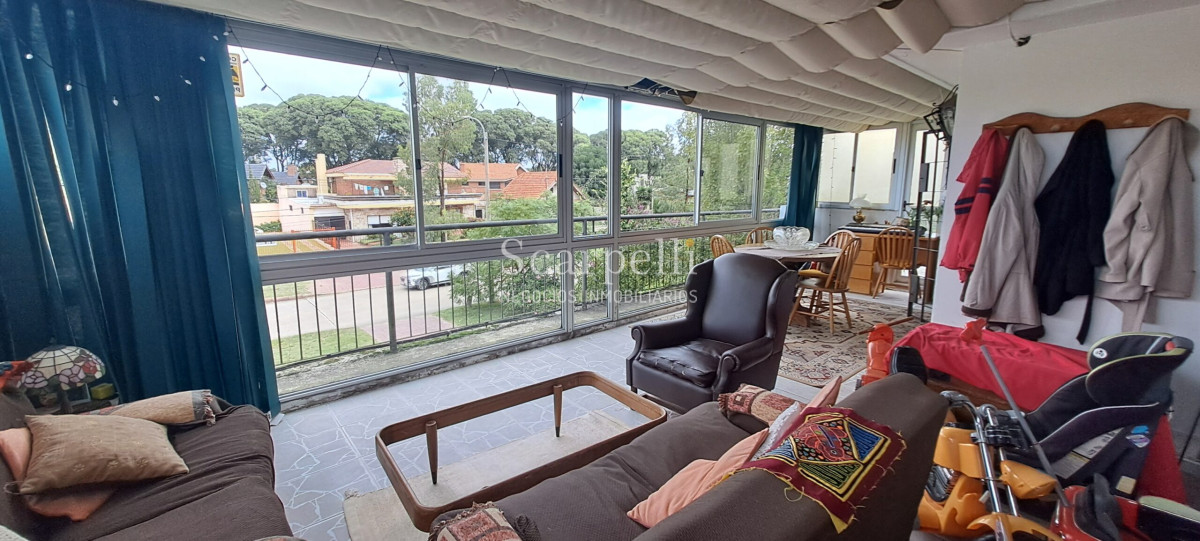 Apartamento ID.48615 - Alquiler Apartamento Carrasco 1 dormitorio Living  Estufa leña Gran terraza parrillero scarpelli