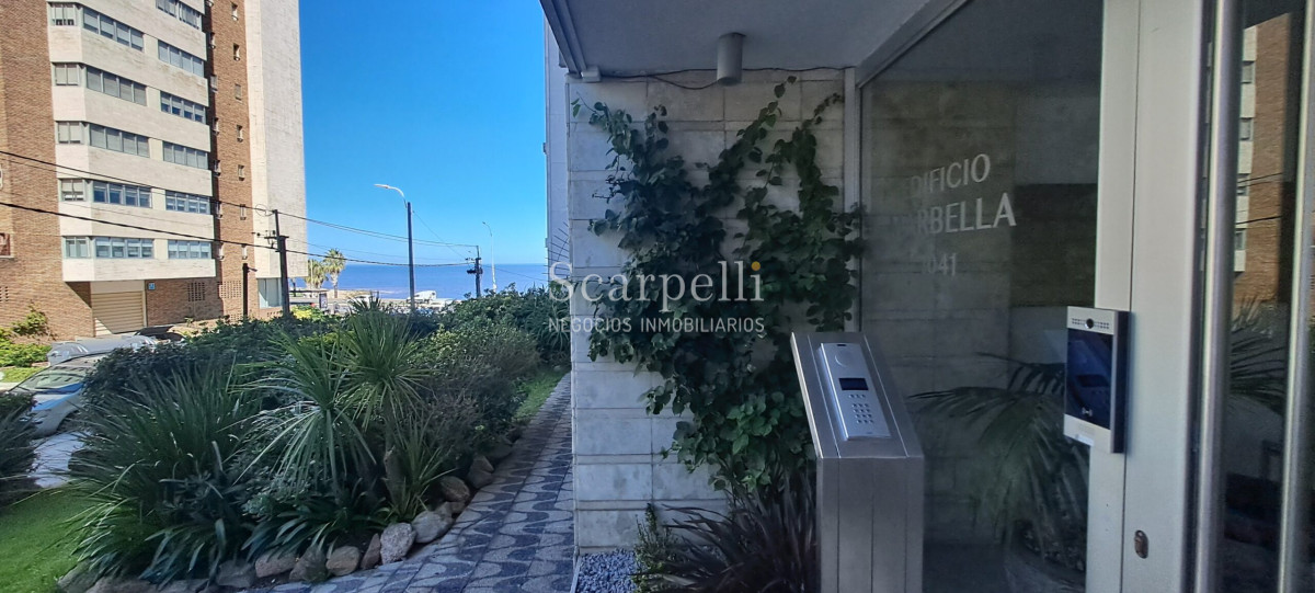 Apartamento ID.48946 -    Venta Apartamento Pocitos casi Rambla Kibon 2 dormitorios 2 baños Servicio Garage Calefacción