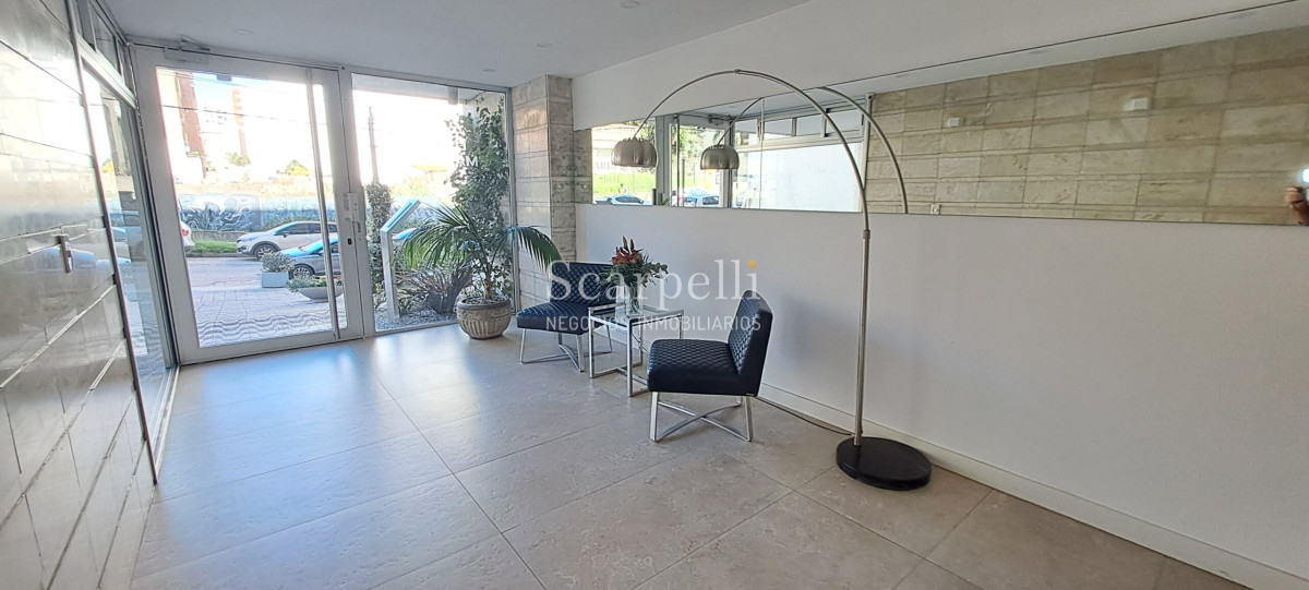 Apartamento ID.48946 -    Venta Apartamento Pocitos casi Rambla Kibon 2 dormitorios 2 baños Servicio Garage Calefacción