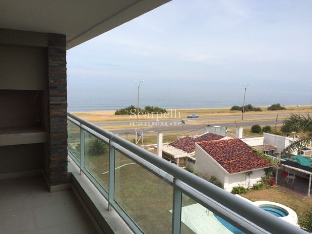 Apartamento ID.5228 - Edificio Cruceros: Frente al océano con vista a Punta Ballena en Parada 35 de la Mansa.-