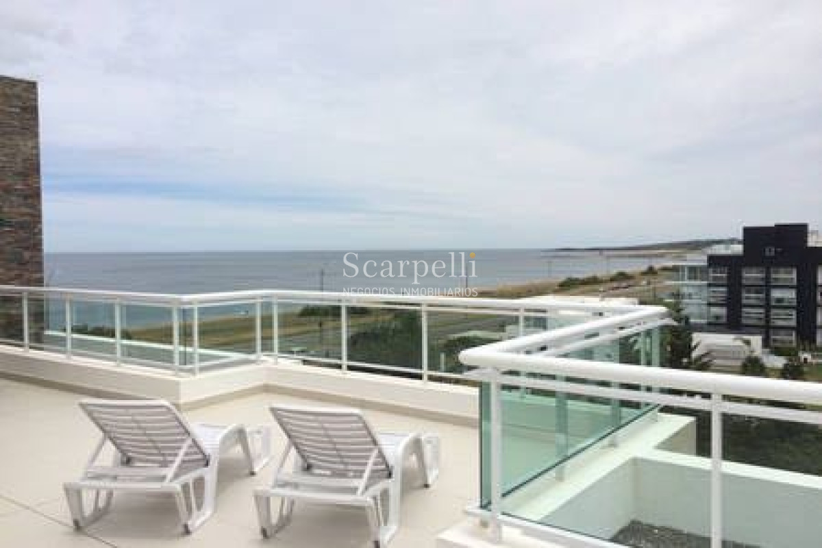 Apartamento ID.5228 - Edificio Cruceros: Frente al océano con vista a Punta Ballena en Parada 35 de la Mansa.-