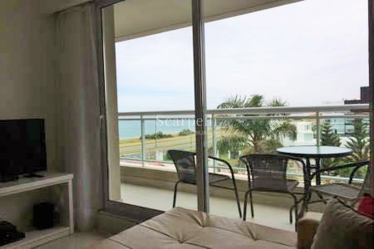 Apartamento ID.5228 - Edificio Cruceros: Frente al océano con vista a Punta Ballena en Parada 35 de la Mansa.-