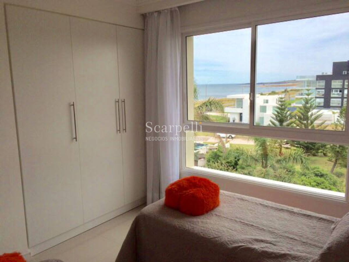 Apartamento ID.5228 - Edificio Cruceros: Frente al océano con vista a Punta Ballena en Parada 35 de la Mansa.-