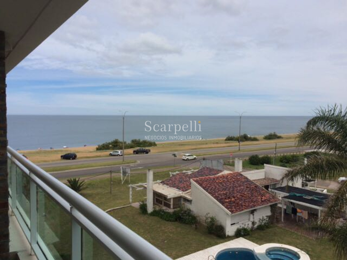 Apartamento ID.5228 - Edificio Cruceros: Frente al océano con vista a Punta Ballena en Parada 35 de la Mansa.-