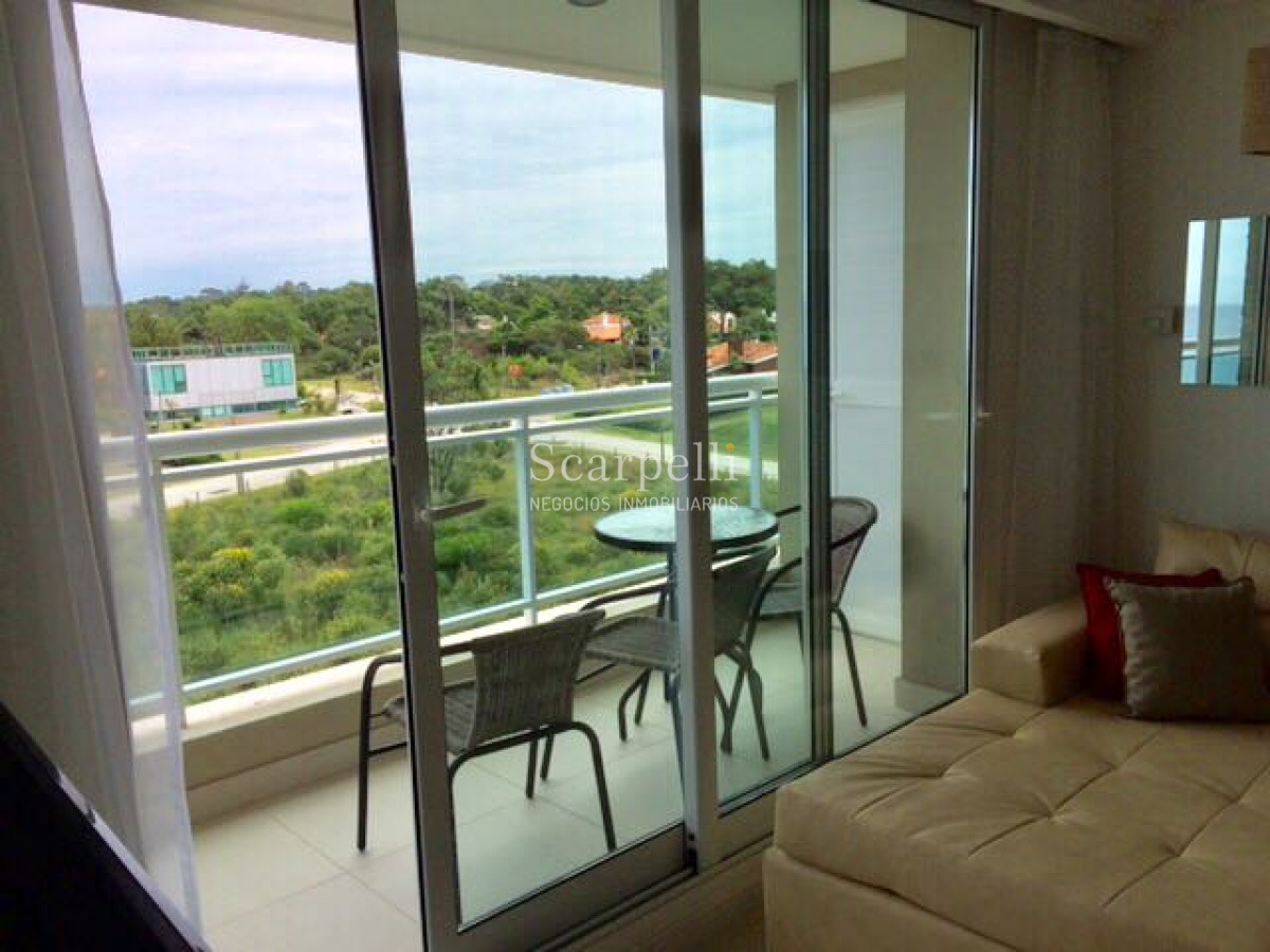 Apartamento ID.5228 - Edificio Cruceros: Frente al océano con vista a Punta Ballena en Parada 35 de la Mansa.-