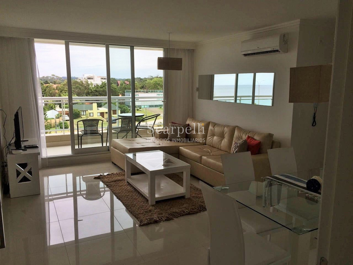 Apartamento ID.5228 - Edificio Cruceros: Frente al océano con vista a Punta Ballena en Parada 35 de la Mansa.-