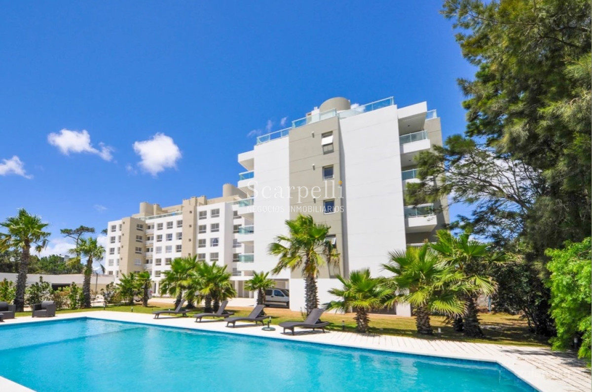 Apartamento ID.5228 - Edificio Cruceros: Frente al océano con vista a Punta Ballena en Parada 35 de la Mansa.-