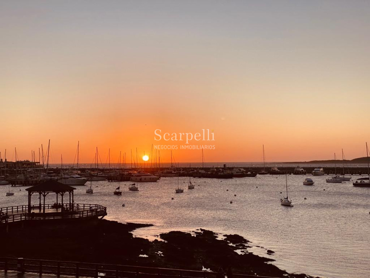 Apartamento ID.7781 - Exclusivo Frente al Puerto de Punta del Este con gran terraza y los mejores atardeceres sobre la Isla Gorriti