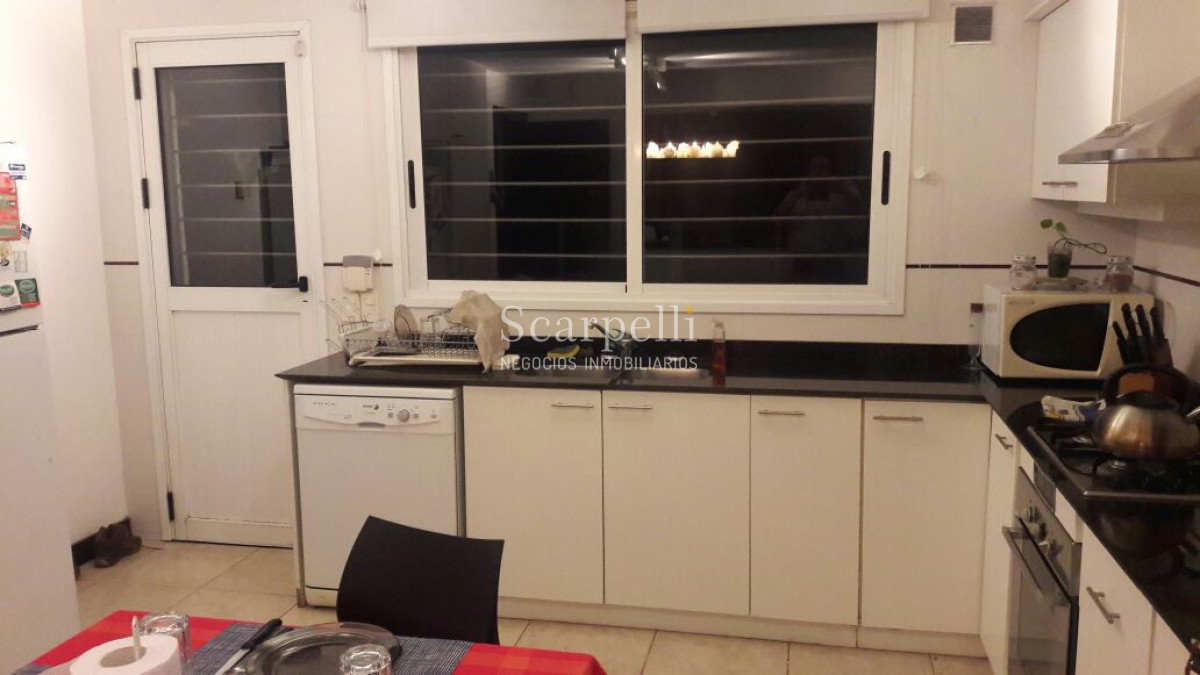 Apartamento ID.6316 - Apartamento de categoría proximo Rambla de Carrasco con Garage para 2 vehículos.