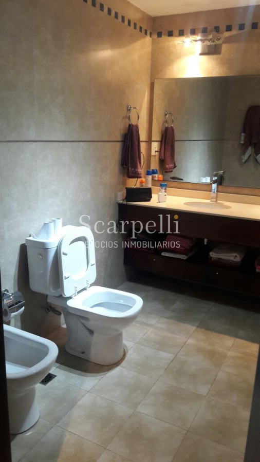 Apartamento ID.6316 - Apartamento de categoría proximo Rambla de Carrasco con Garage para 2 vehículos.