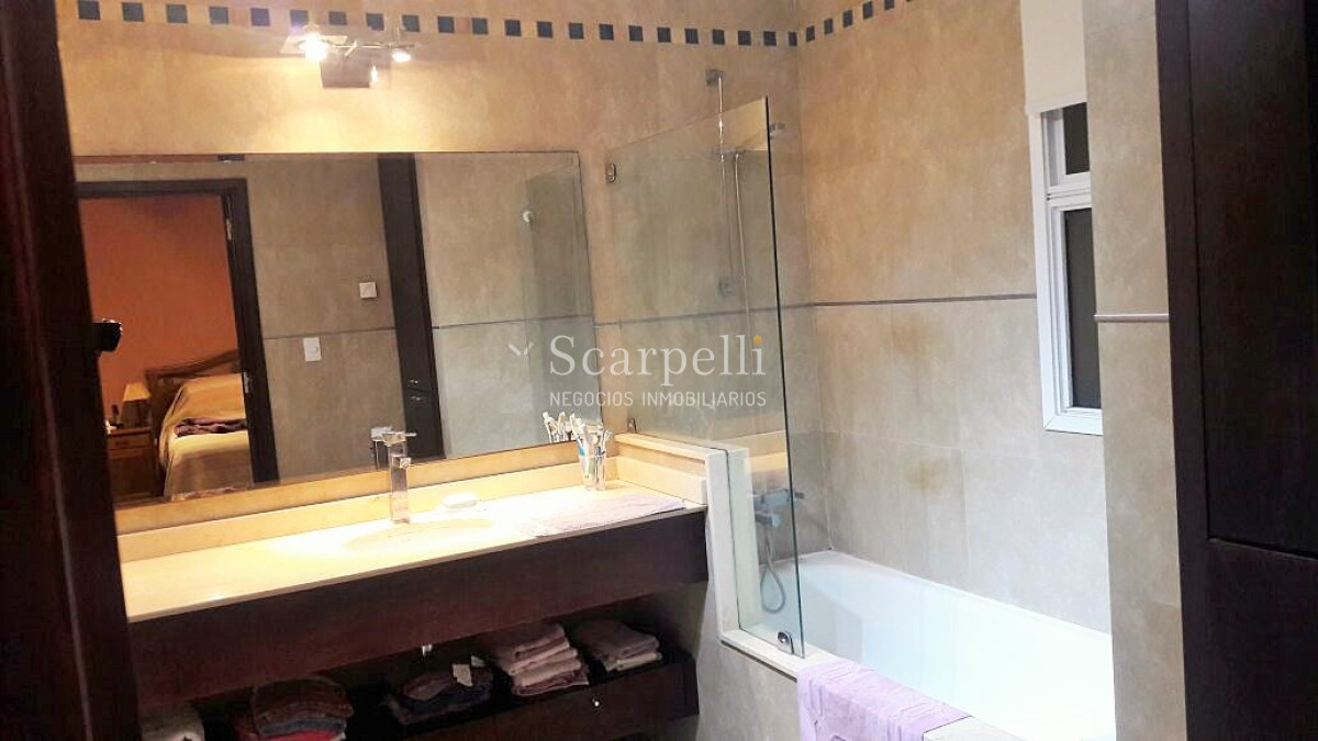 Apartamento ID.6316 - Apartamento de categoría proximo Rambla de Carrasco con Garage para 2 vehículos.