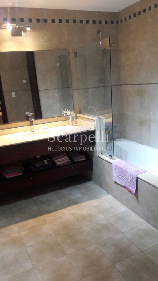 Apartamento ID.6316 - Apartamento de categoría proximo Rambla de Carrasco con Garage para 2 vehículos.