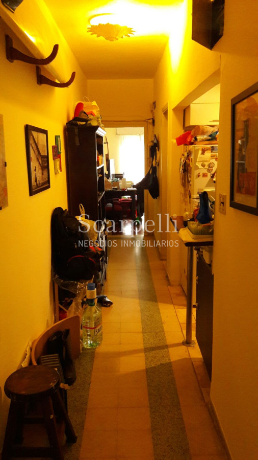 Apartamento ID.7080 - Apartamento reciclado en 1er. Piso por Escalera Concepción del Uruguay y Rivera Proximo.