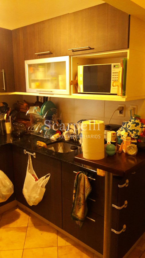 Apartamento ID.7080 - Apartamento reciclado en 1er. Piso por Escalera Concepción del Uruguay y Rivera Proximo.