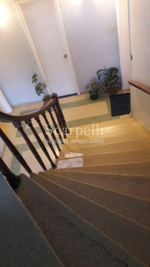 Apartamento ID.7080 - Apartamento reciclado en 1er. Piso por Escalera Concepción del Uruguay y Rivera Proximo.