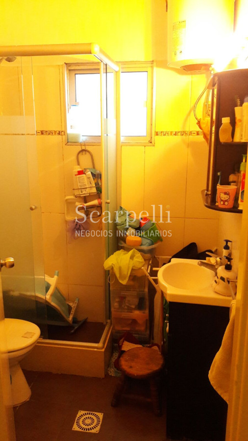 Apartamento ID.7080 - Apartamento reciclado en 1er. Piso por Escalera Concepción del Uruguay y Rivera Proximo.