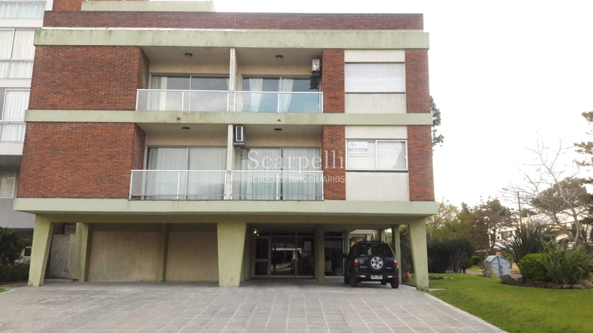 Apartamento ID.7618 - Apartameno a mts. de la Rambla Parada 14 Mansa 2dorm y 2 baños Cochera Terraza