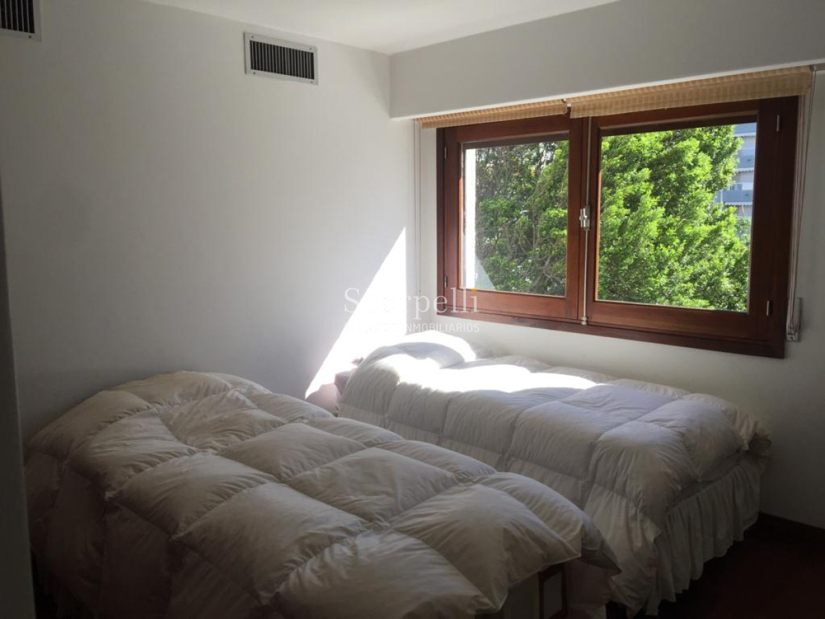 Apartamento ID.7781 - Exclusivo Frente al Puerto de Punta del Este con gran terraza y los mejores atardeceres sobre la Isla Gorriti