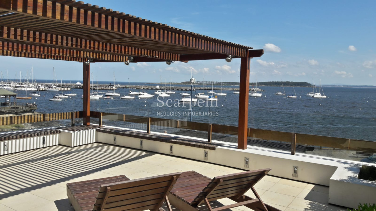 Apartamento ID.7781 - Exclusivo Frente al Puerto de Punta del Este con gran terraza y los mejores atardeceres sobre la Isla Gorriti