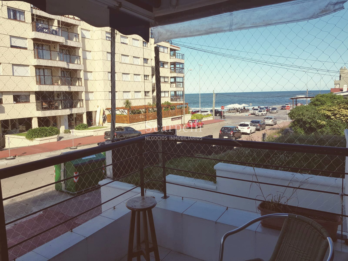 Apartamento ID.8175 - Punta del Este. Playa El Emir: Moderno Apartamento en Península con gran terraza y garage fijo.-