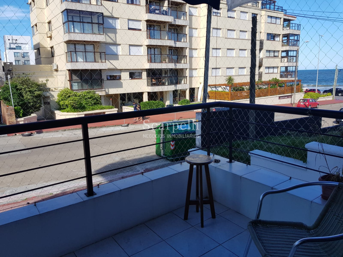 Apartamento ID.8175 - Punta del Este. Playa El Emir: Moderno Apartamento en Península con gran terraza y garage fijo.-