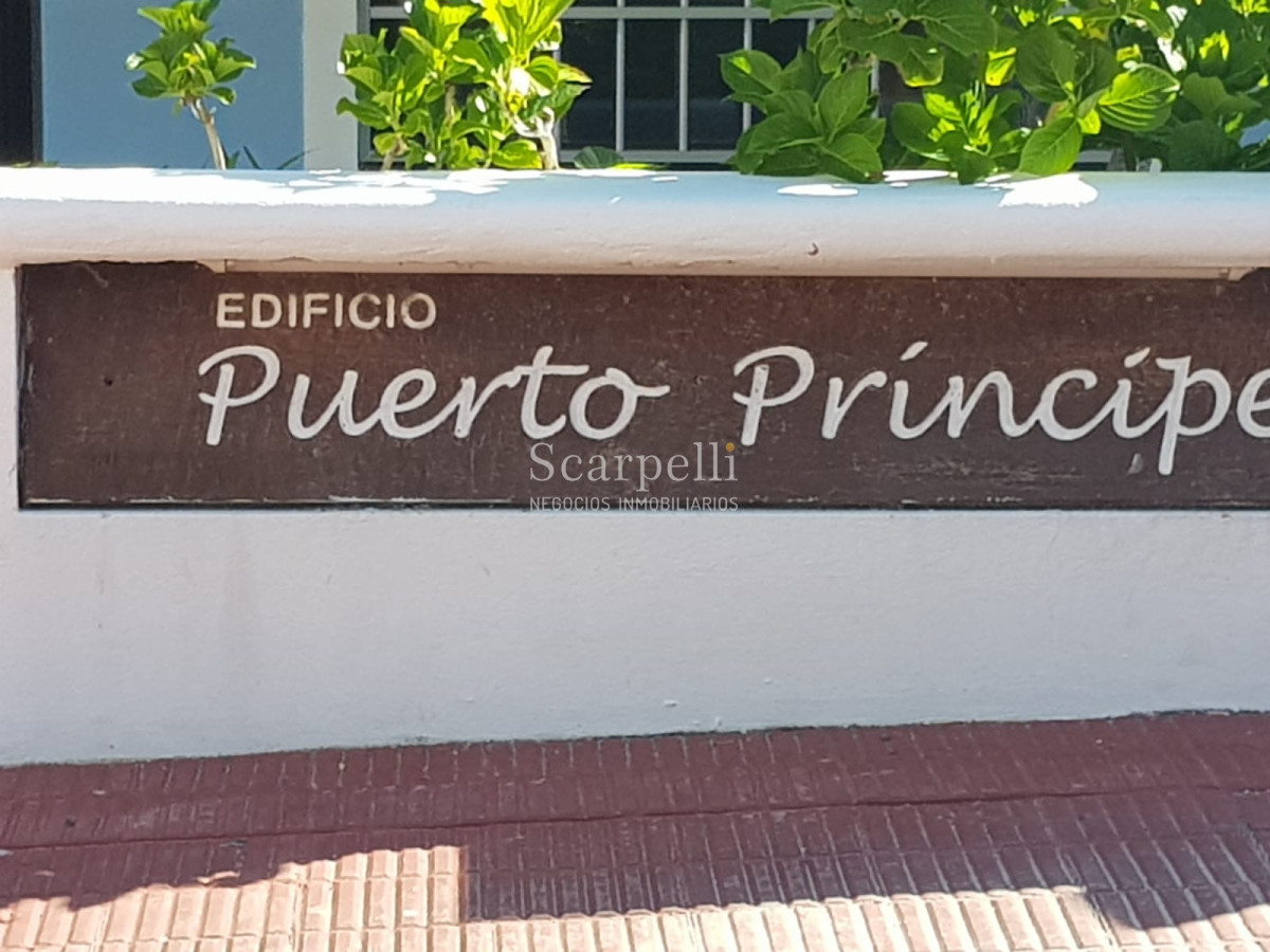Apartamento ID.8175 - Punta del Este. Playa El Emir: Moderno Apartamento en Península con gran terraza y garage fijo.-