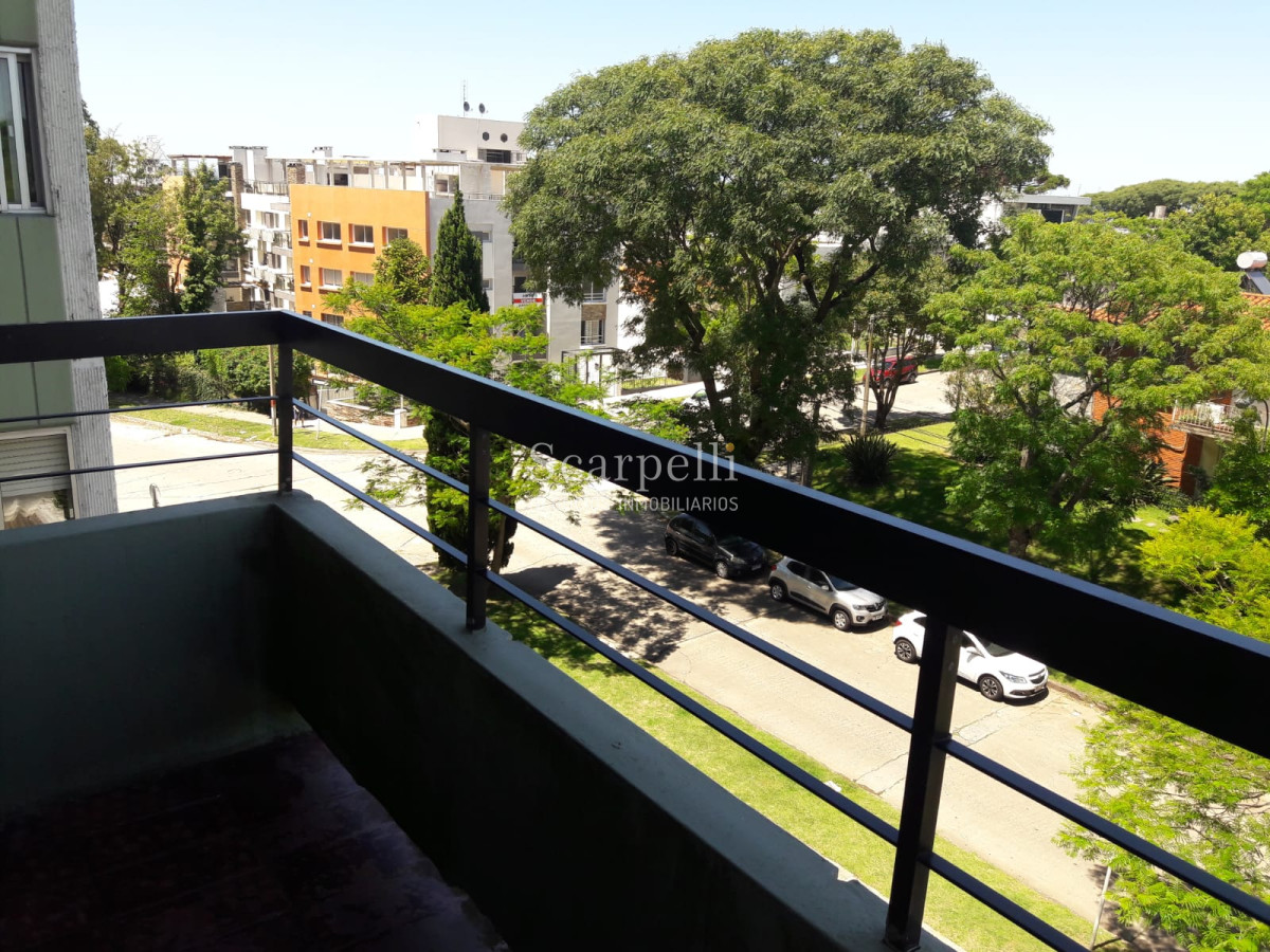 Apartamento ID.8571 - Punta Gorda / Malvin Límite Apartamento en Venta & Alquiler 4to. Piso 3 dorm 2 baños prolijo proximo Rambla  & Parque Baroffio.-