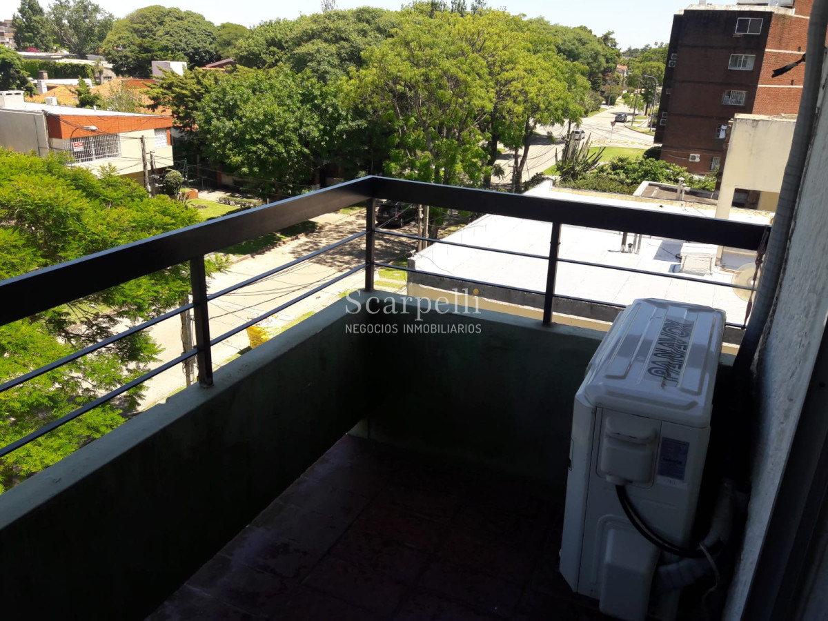 Apartamento ID.8571 - Punta Gorda / Malvin Límite Apartamento en Venta & Alquiler 4to. Piso 3 dorm 2 baños prolijo proximo Rambla  & Parque Baroffio.-