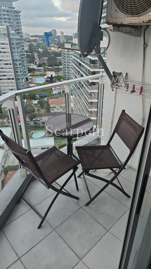 Apartamento ID.50384 - VENTA APARTAMENTO PISO ALTO PUNTA DEL ESTE GRAN VISTA