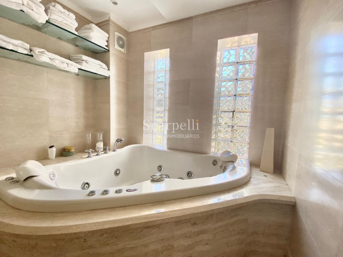 Apartamento ID.7781 - Exclusivo Frente al Puerto de Punta del Este con gran terraza y los mejores atardeceres sobre la Isla Gorriti