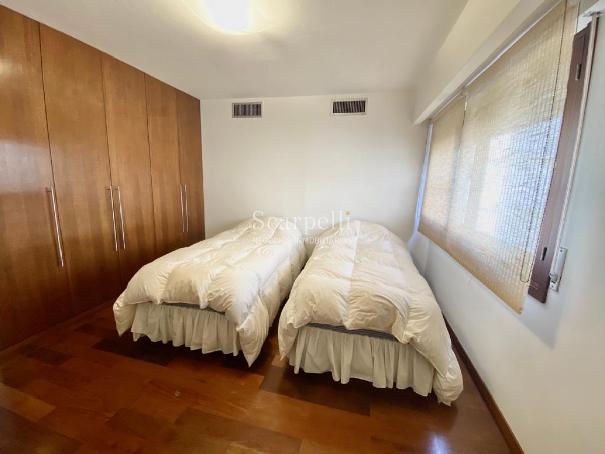 Apartamento ID.7781 - Exclusivo Frente al Puerto de Punta del Este con gran terraza y los mejores atardeceres sobre la Isla Gorriti