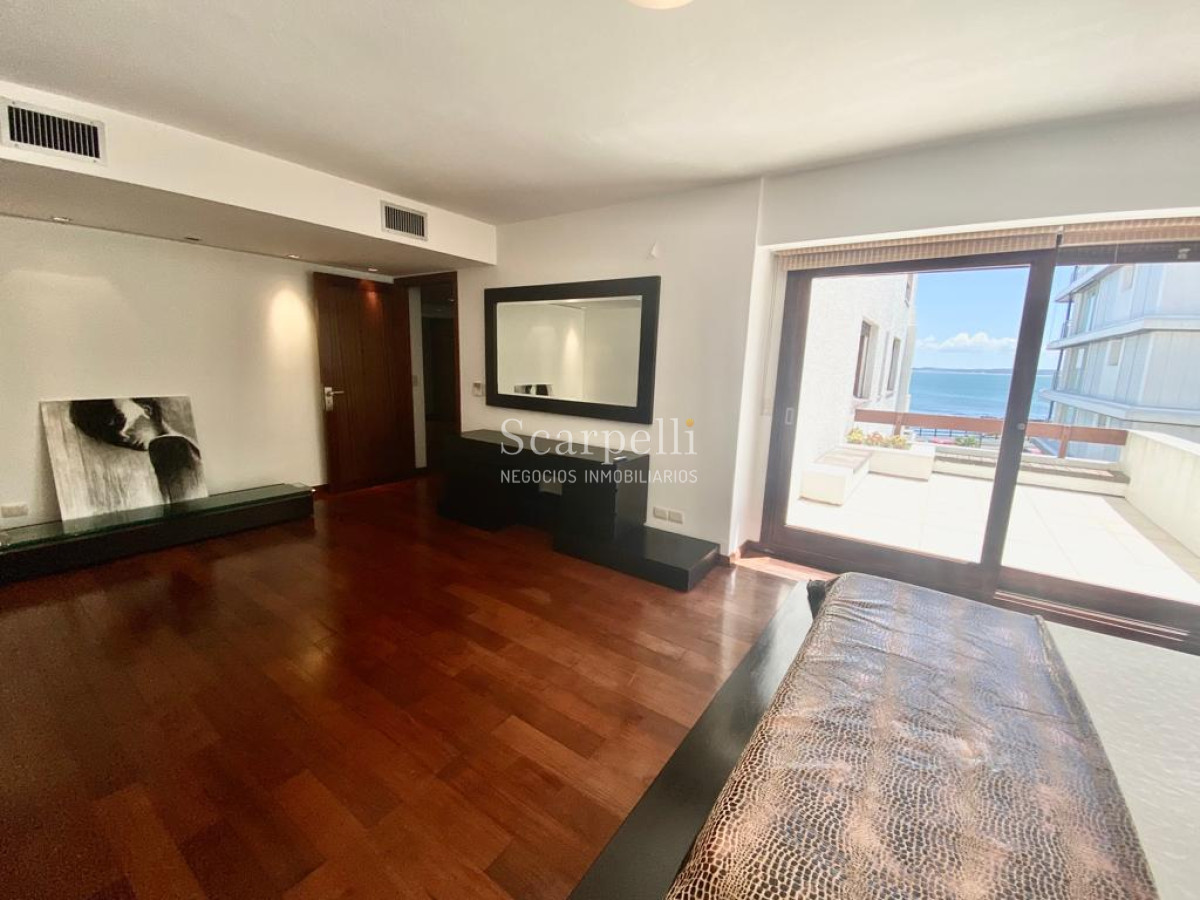Apartamento ID.7781 - Exclusivo Frente al Puerto de Punta del Este con gran terraza y los mejores atardeceres sobre la Isla Gorriti