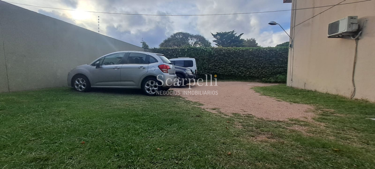 Apartamento ID.50404 - ALQUILER MALVIN PH DE ALTOS 3 DORM COCHERA TERRAZAS AIRE ACONDICIONADO 