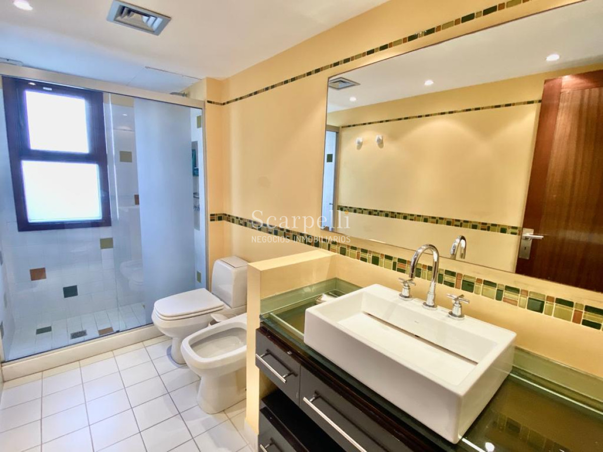 Apartamento ID.7781 - Exclusivo Frente al Puerto de Punta del Este con gran terraza y los mejores atardeceres sobre la Isla Gorriti