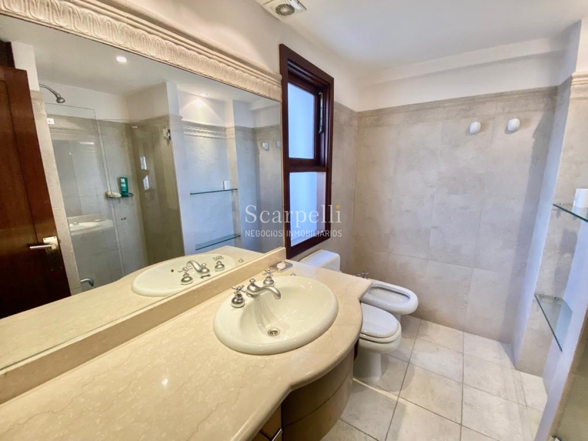 Apartamento ID.7781 - Exclusivo Frente al Puerto de Punta del Este con gran terraza y los mejores atardeceres sobre la Isla Gorriti