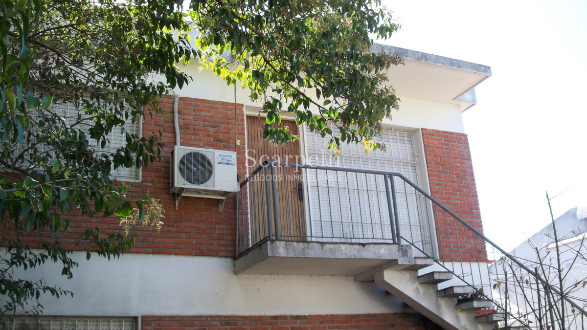 Apartamento ID.50391 - Venta Punta Gorda Ph de Altos Lateral 2 dormitorios estufa leña Garage Con Renta