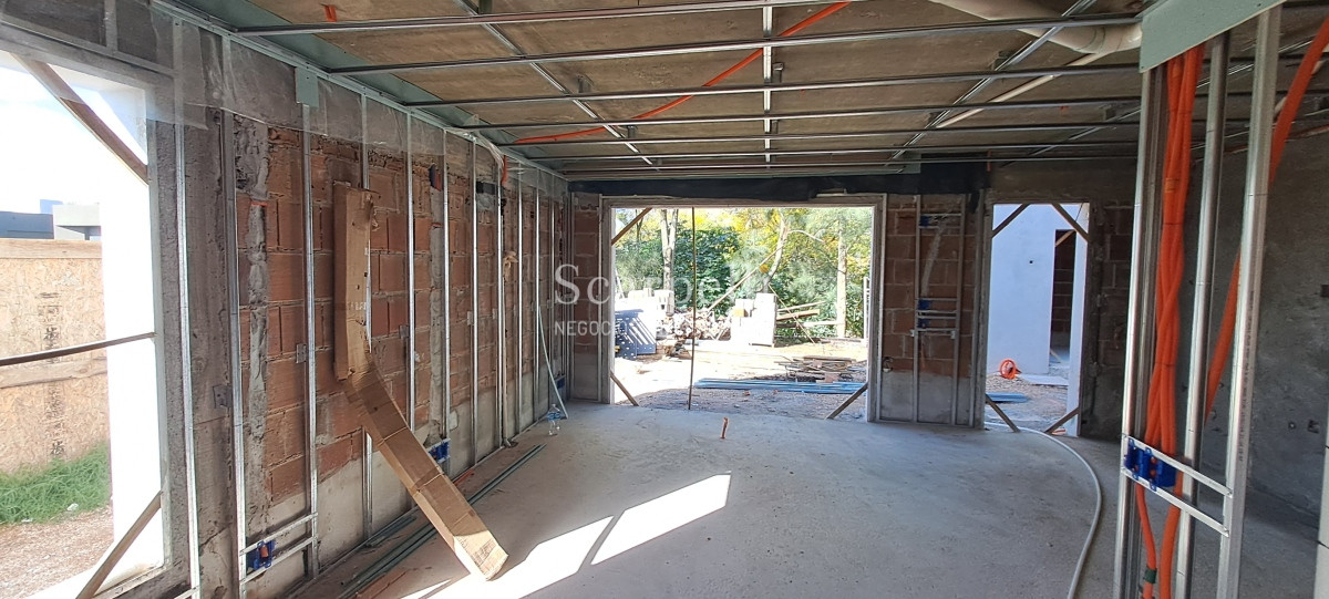 Casa ID.63 - VENTA CASA ESTRENAR BARRIO PARQUE II 4 DORMITORIOS EN SUITE