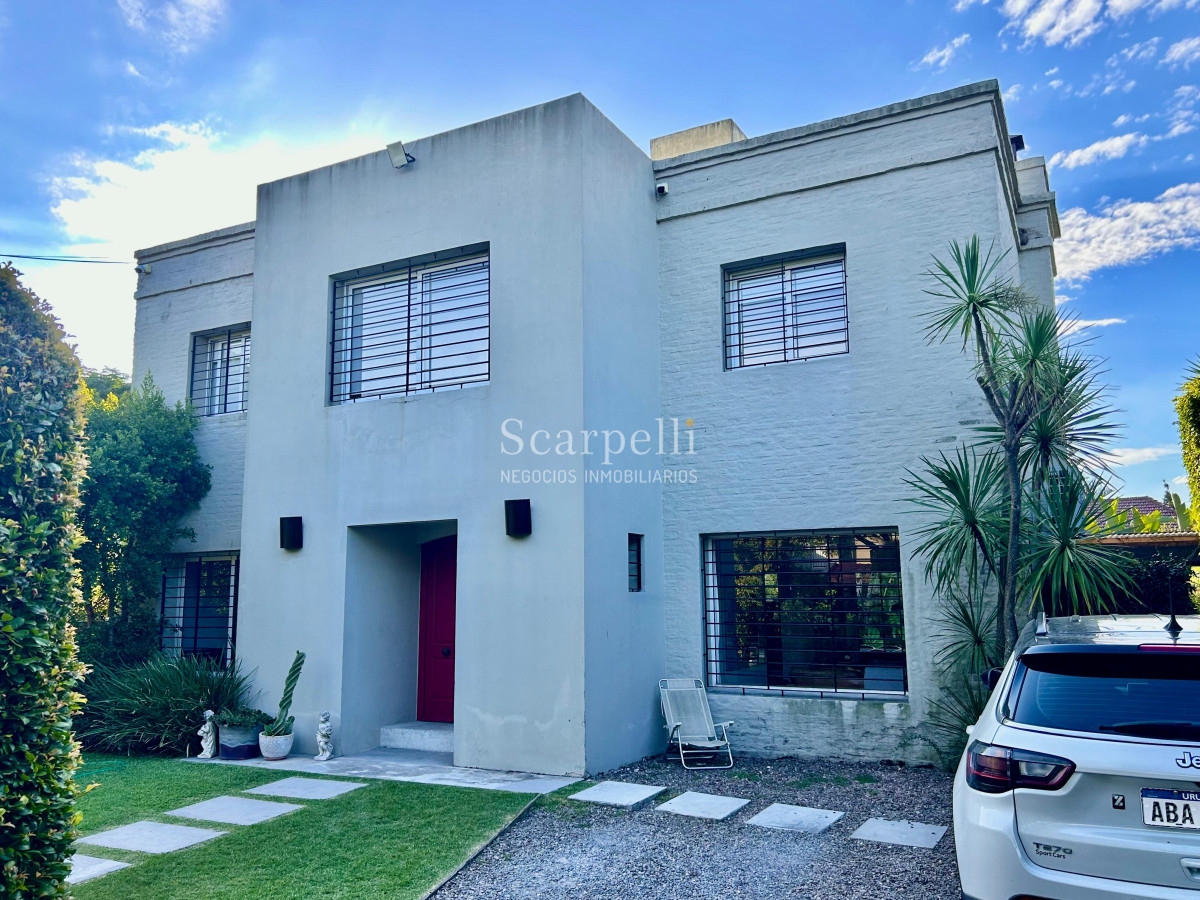 Casa ID.50400 - Estilo Colonial Parque Miramar Impecable 4 dormitorios suite Barbacoa Piscina Climatizada