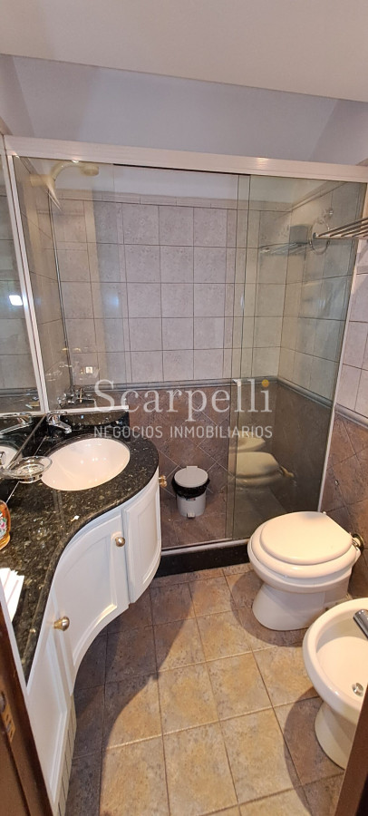Casa ID.10865 - Notable Chalet de tejas Arq. Boxer Anaya a metros del Lawn Tennis y Centro Comercial de Carrasco.-