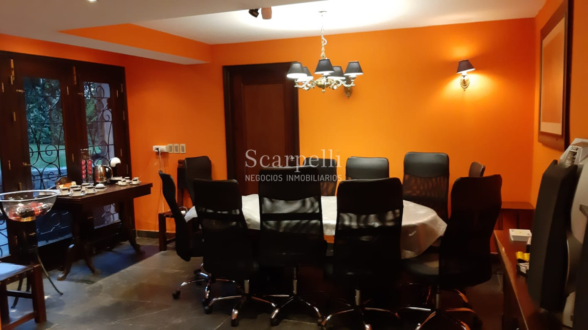 Casa ID.11083 - Importante Residencia de estilo Sureño Americano con importante terreno y casi 400 m2 edificados.-